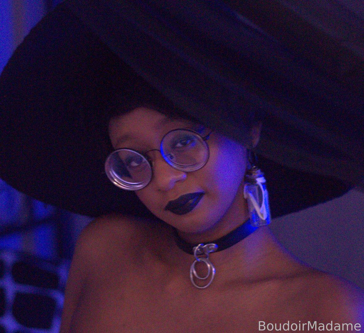 fansly Madame profile photo. Madame 11