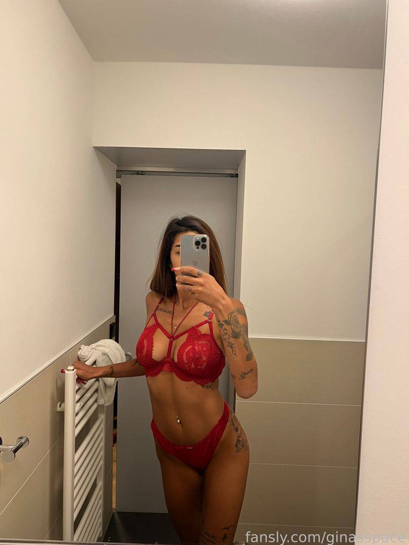 fansly Gina profile photo. Gina 26