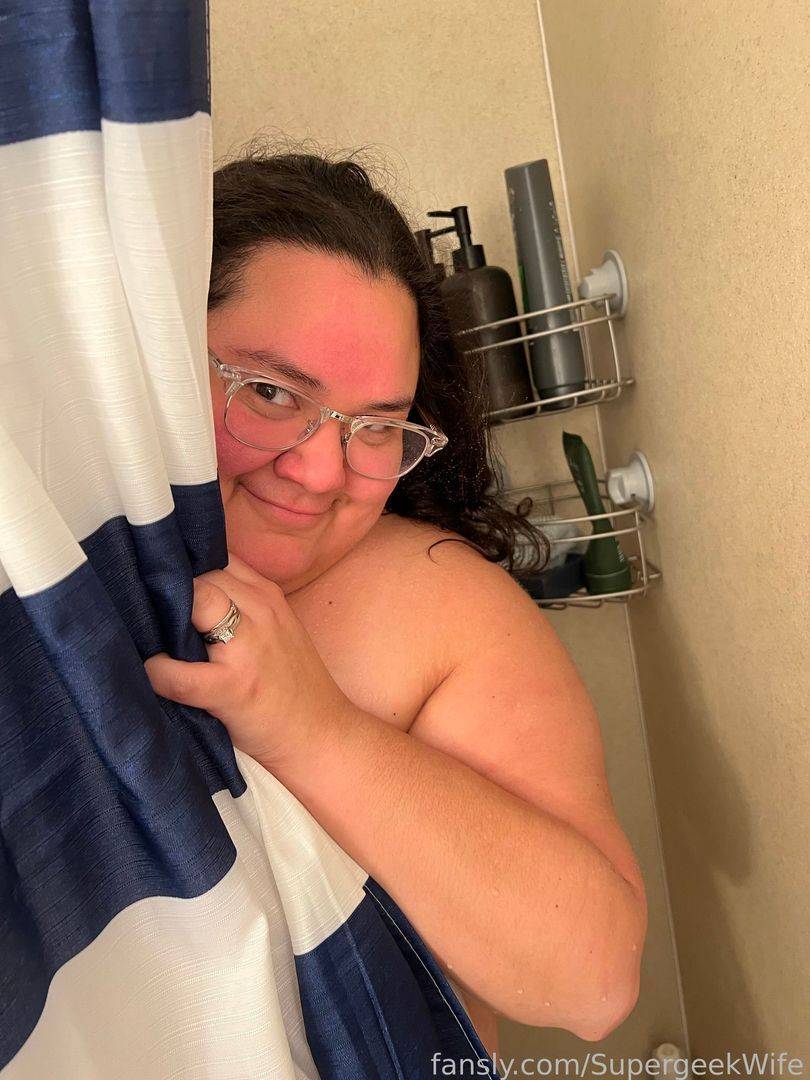 fansly SupergeekWife profile photo. SupergeekWife 24