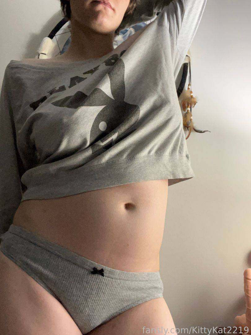fansly KittyKat2219 profile photo. KittyKat2219 17