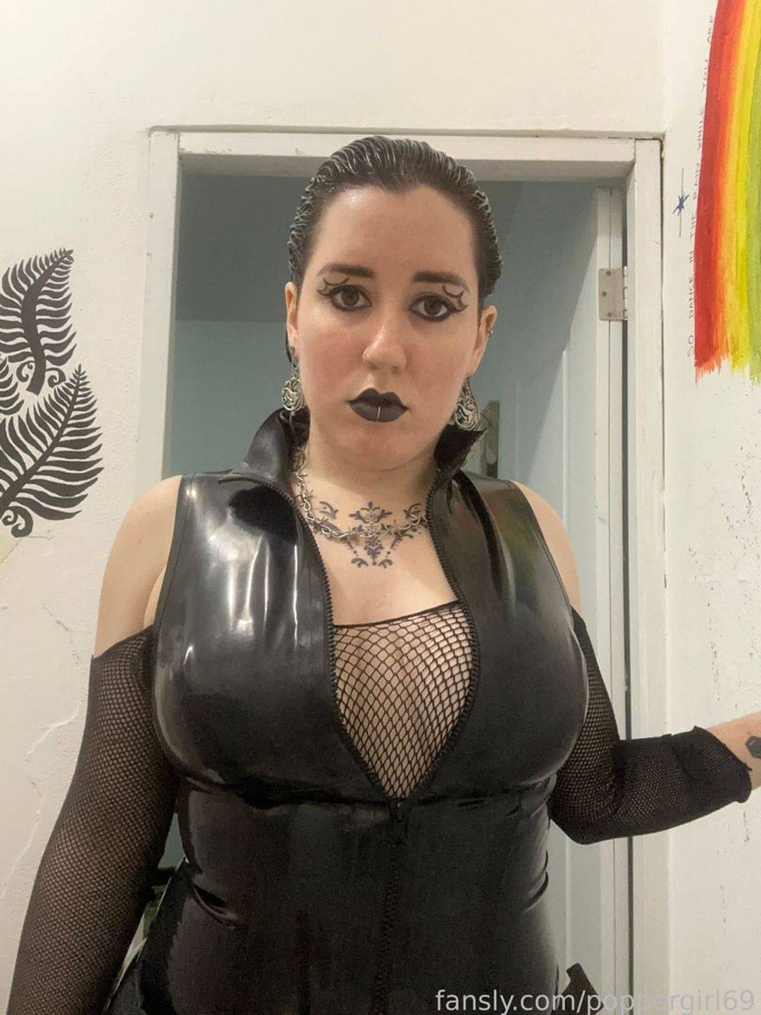 fansly poppergirl69 profile photo. poppergirl69 21