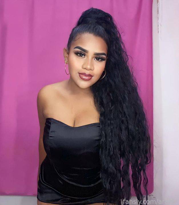 fansly araale profile photo. araale 33