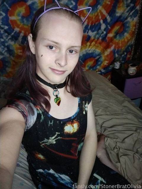 fansly StonerBratOlivia profile photo. StonerBratOlivia 19