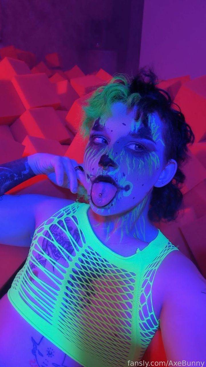 fansly AxeBunny profile photo. AxeBunny 3