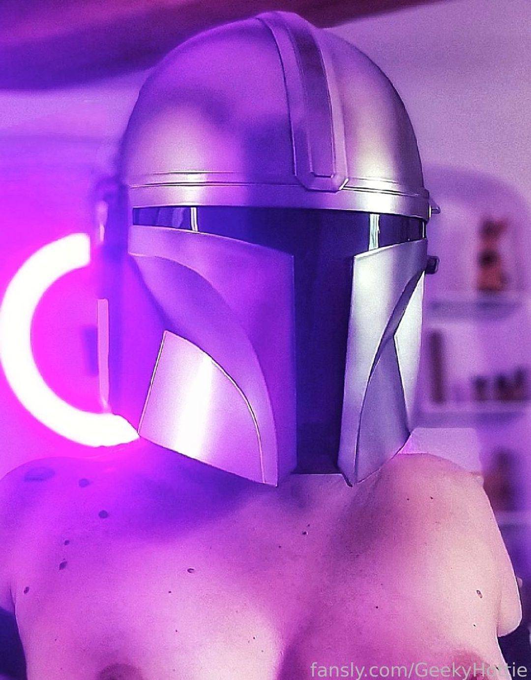 fansly GeekyHottie profile photo. GeekyHottie 13