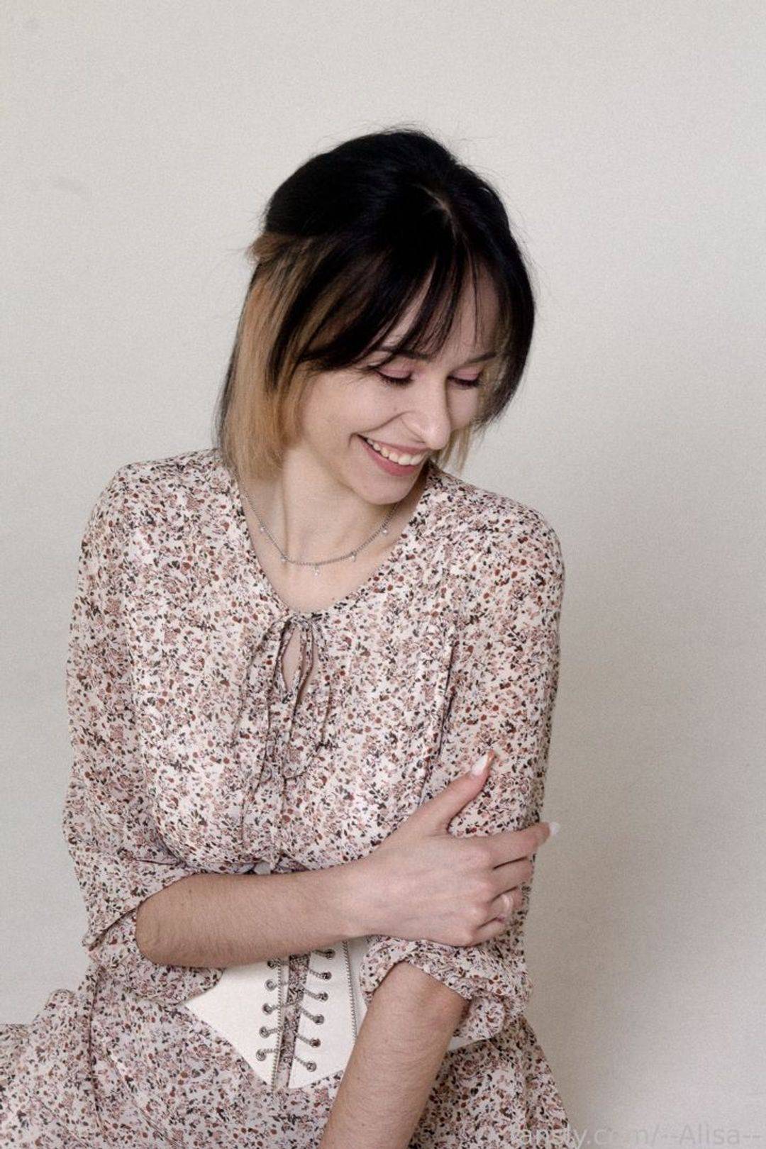 fansly --Alisa-- profile photo. --Alisa-- 35