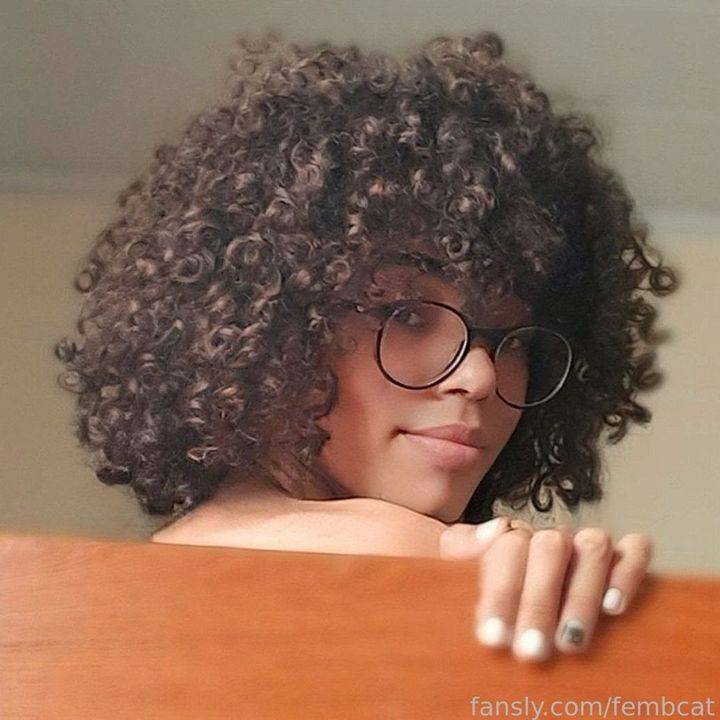 fansly Fem profile photo. Fem 8