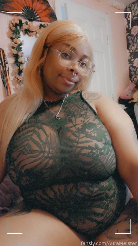 fansly Aura profile photo. Aura 24
