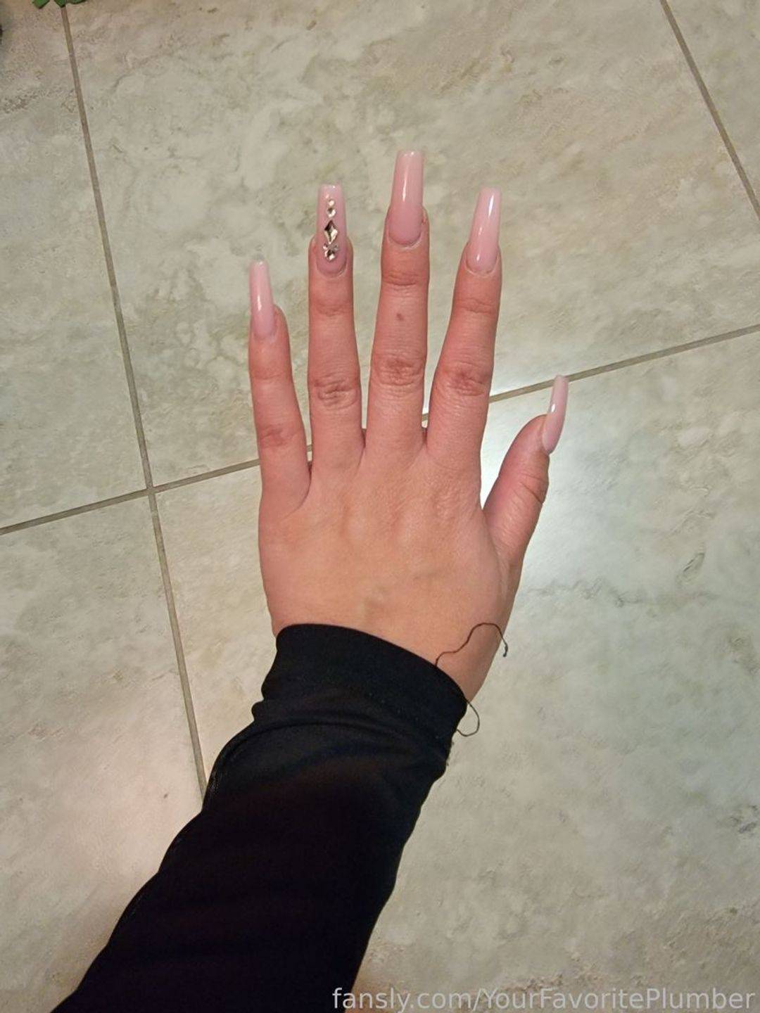 fansly PrettyHandys profile photo. PrettyHandys 35