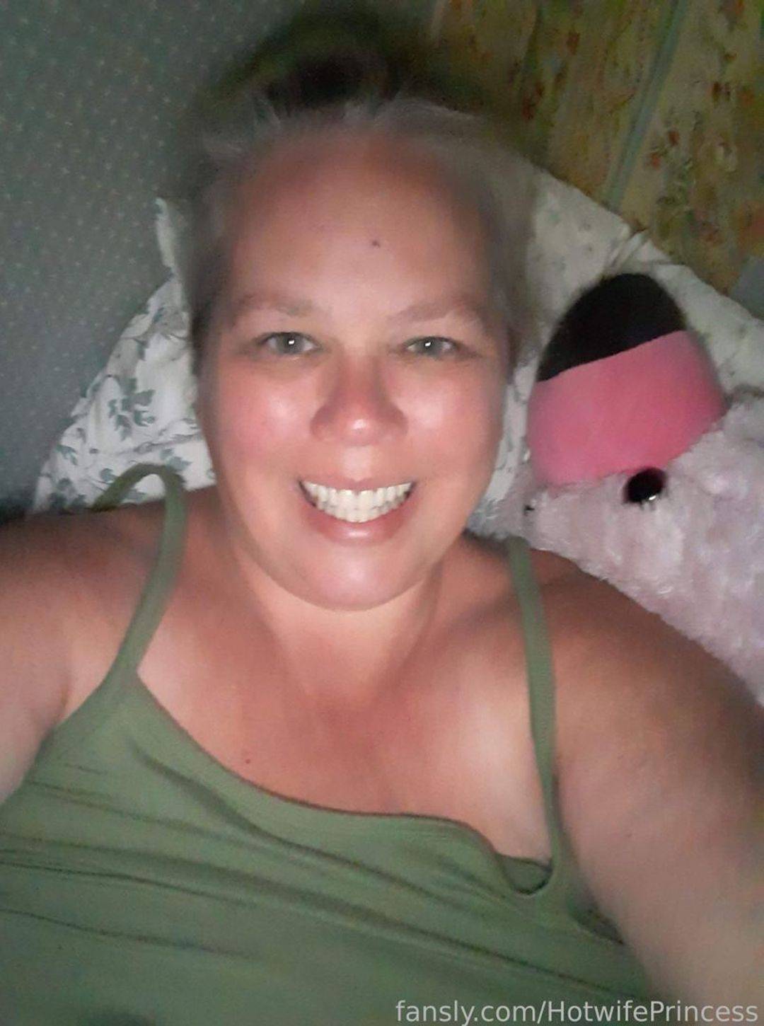 fansly HotwifePrincess profile photo. HotwifePrincess 3