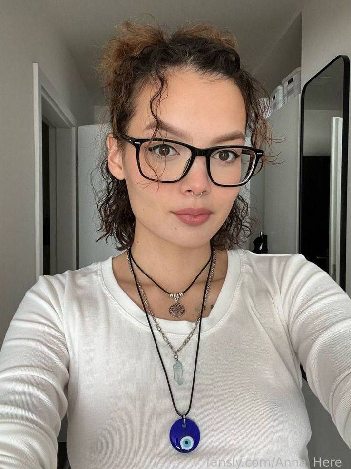 fansly Anna profile photo. Anna 13