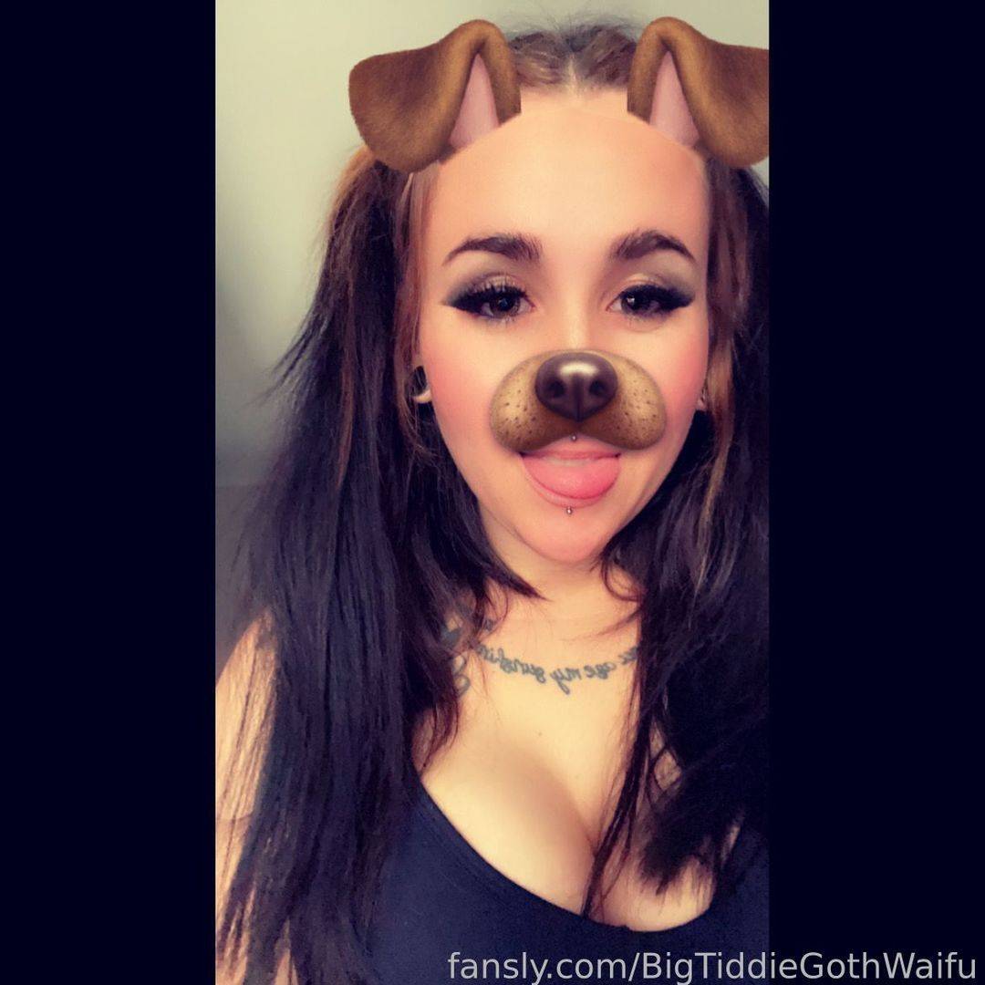 fansly BigTiddieGothWaifu profile photo. BigTiddieGothWaifu 20