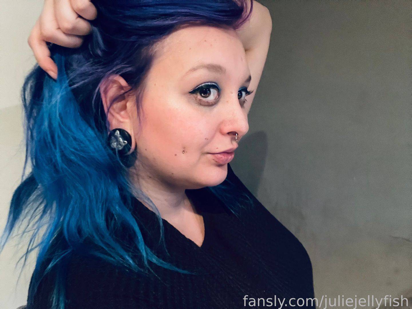 fansly juliejellyfish profile photo. juliejellyfish 13