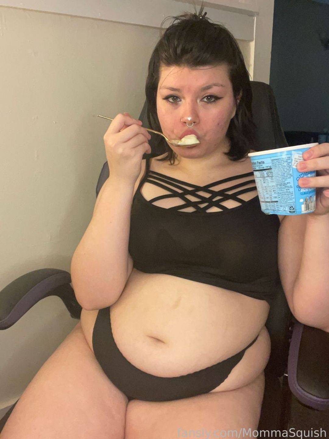 fansly MommaSquish profile photo. MommaSquish 18