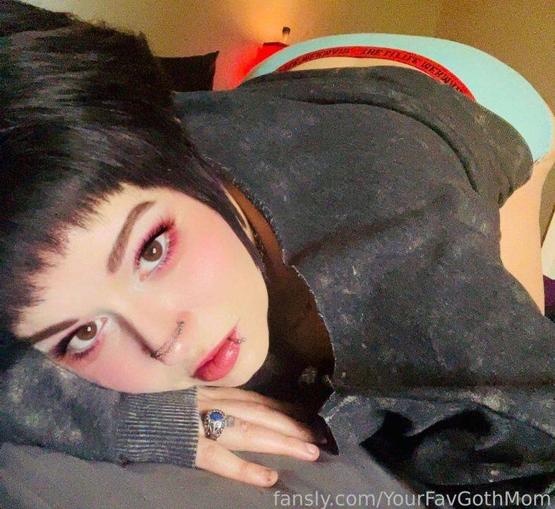 fansly NerdyGothGirlfriend profile photo. NerdyGothGirlfriend 18
