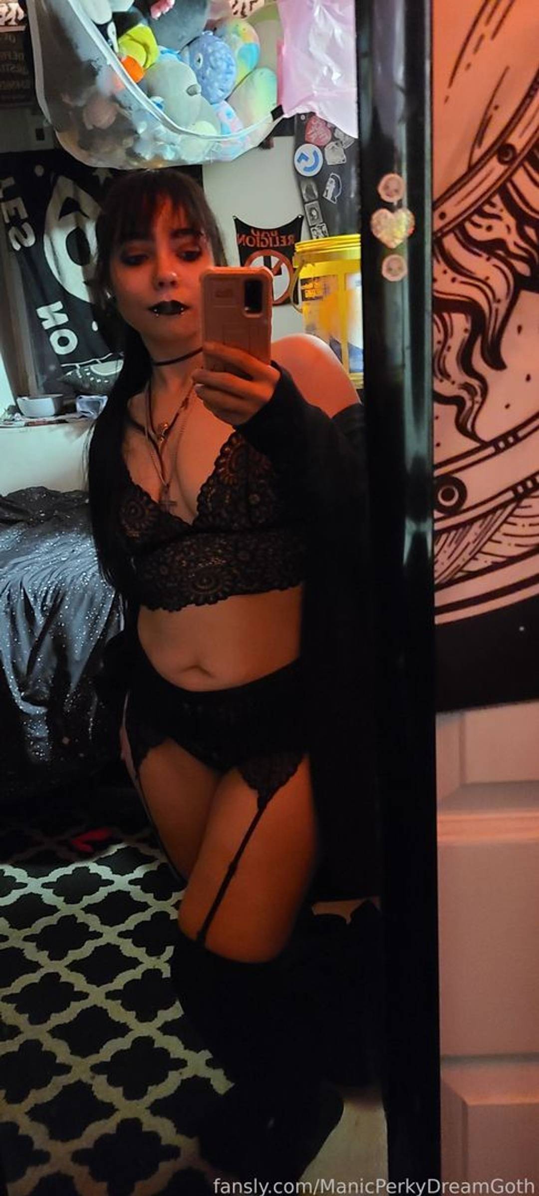 fansly ManicPerkyDreamGoth profile photo. ManicPerkyDreamGoth 19