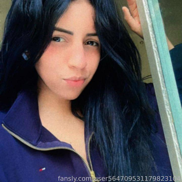 fansly Bea profile photo. Bea 35