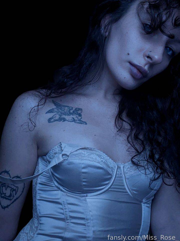 fansly miss Rose profile photo. miss Rose 21