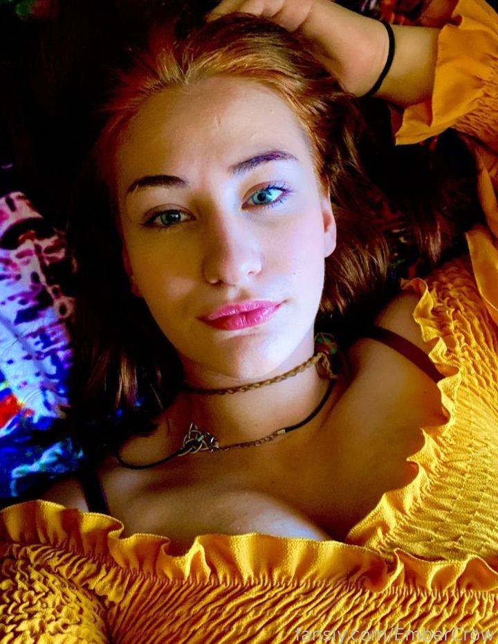 fansly Ember Crow profile photo. Ember Crow 6
