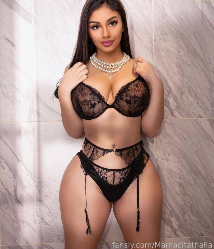 fansly Thalia profile photo. Thalia 32