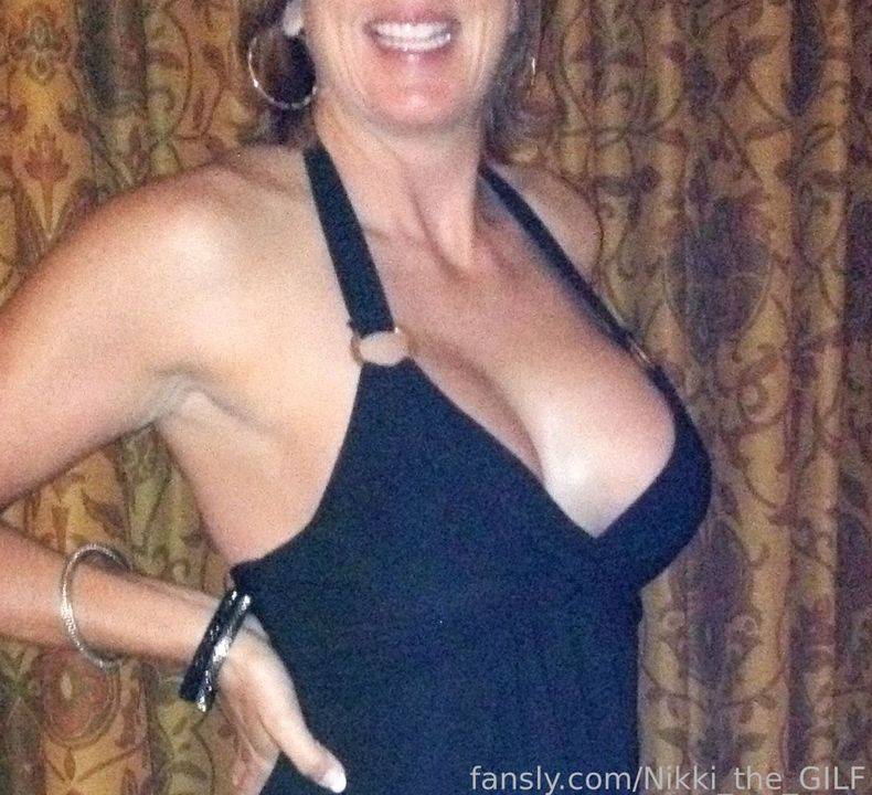 fansly Nikki_the_GILF profile photo. Nikki_the_GILF 3