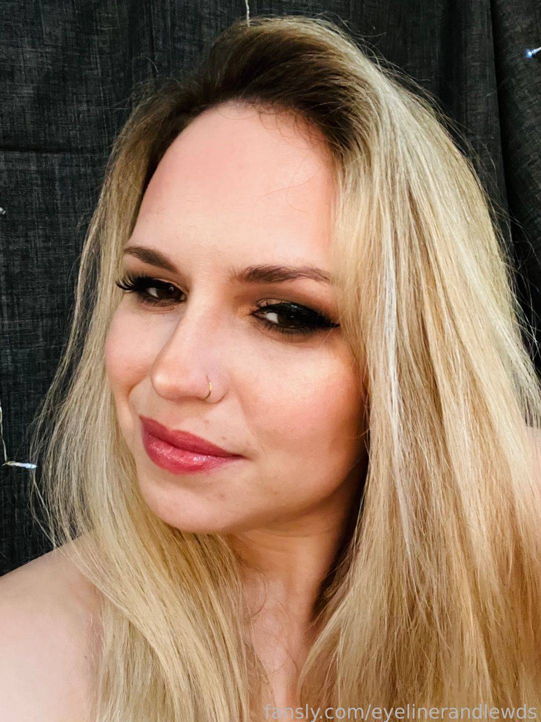 fansly Ari profile photo. Ari 35