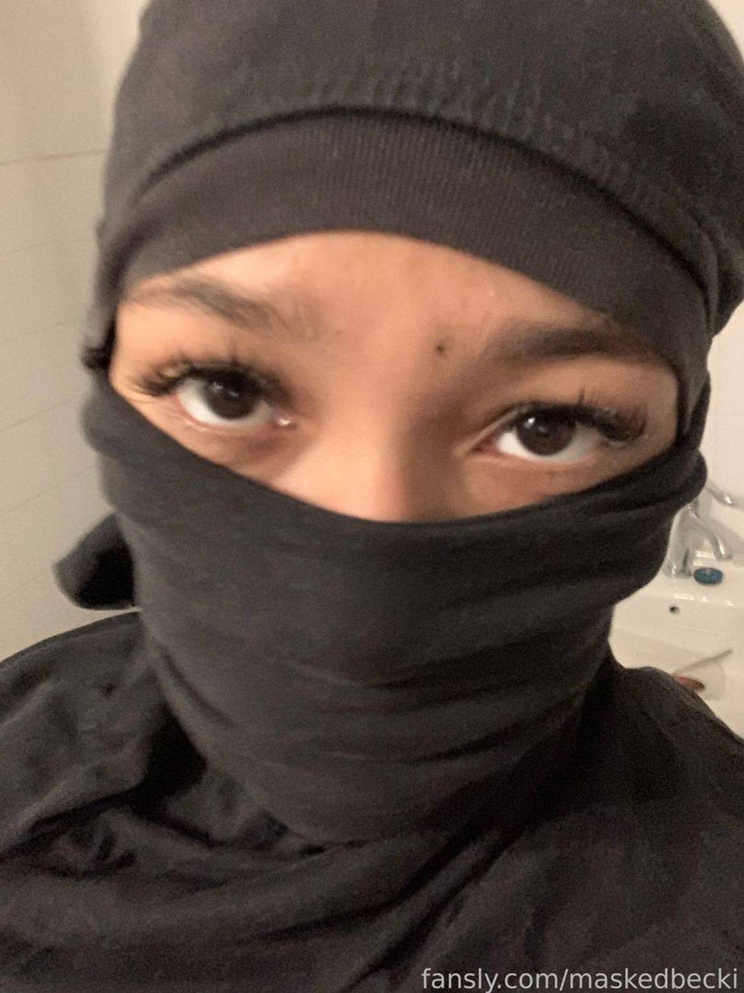 fansly Becks in a mask profile photo. Becks in a mask 30