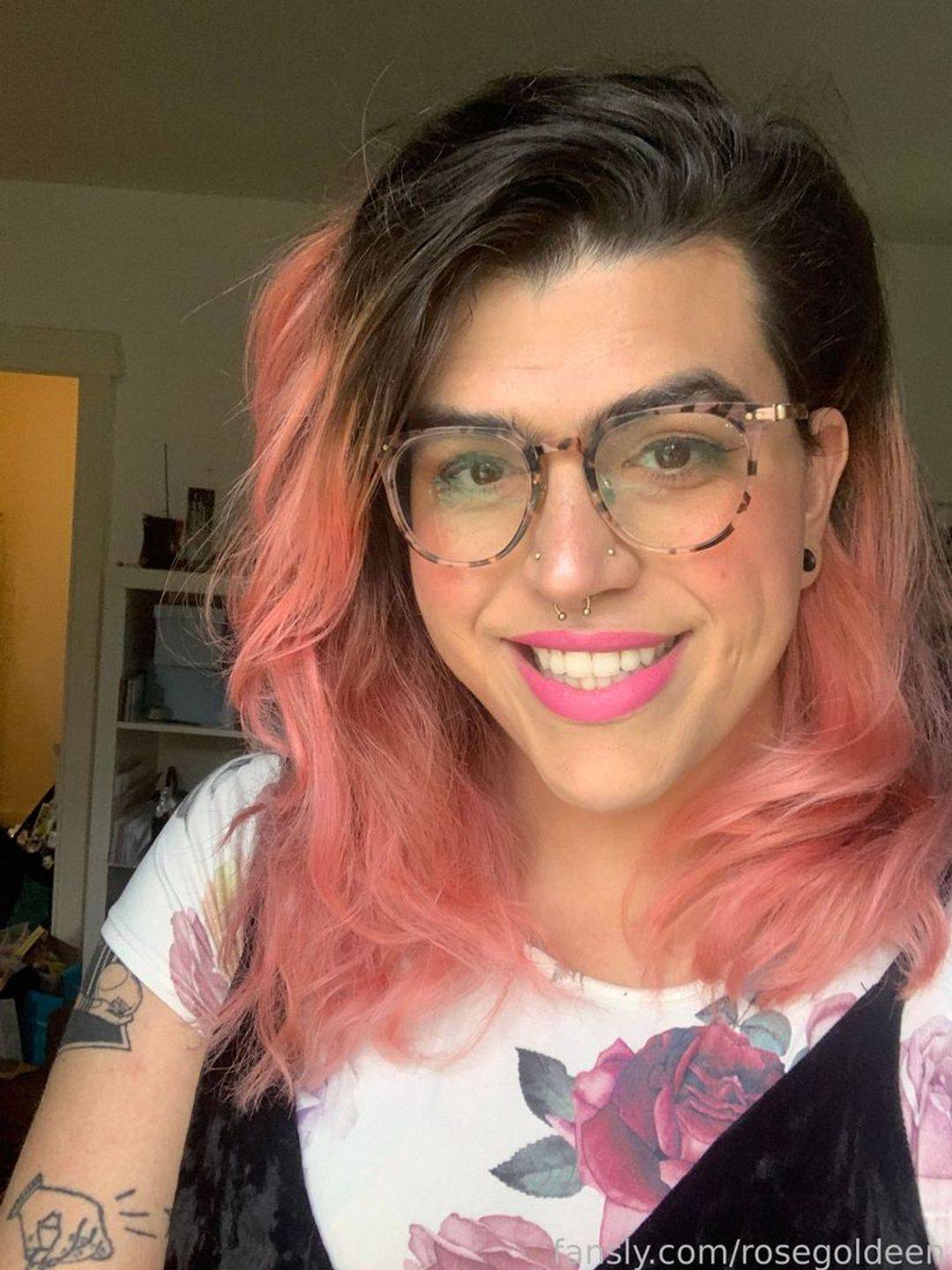 fansly RoseGoldeen profile photo. RoseGoldeen 16