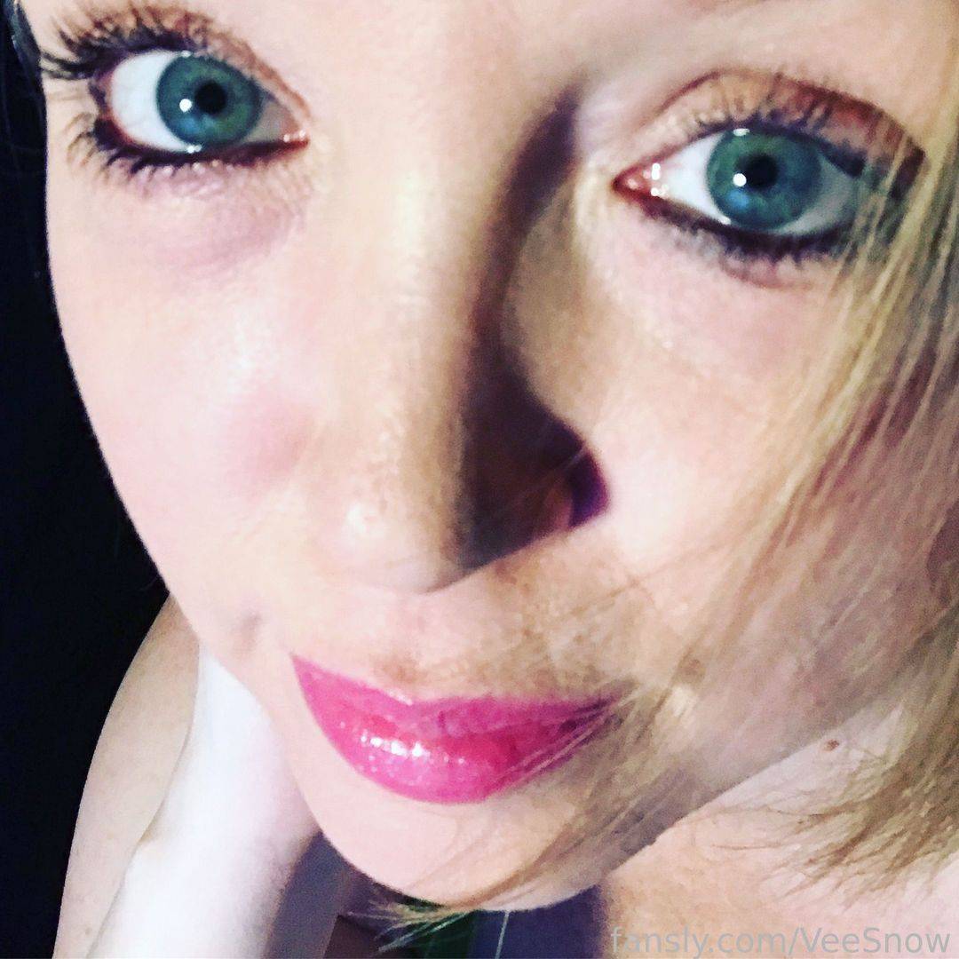 fansly VeeSnow profile photo. VeeSnow 3