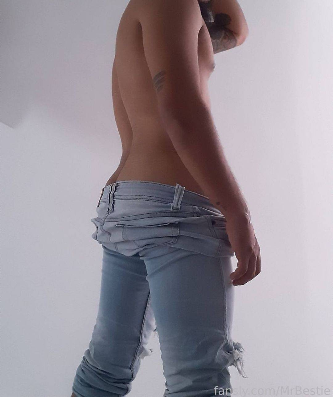 fansly Mr. Bestie profile photo. Mr. Bestie 32