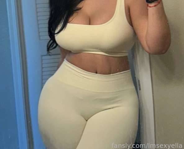 fansly Ella profile photo. Ella 24