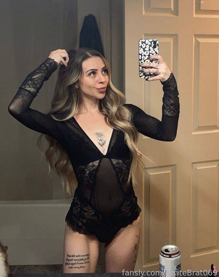 fansly PetiteBrat069 profile photo. PetiteBrat069 20