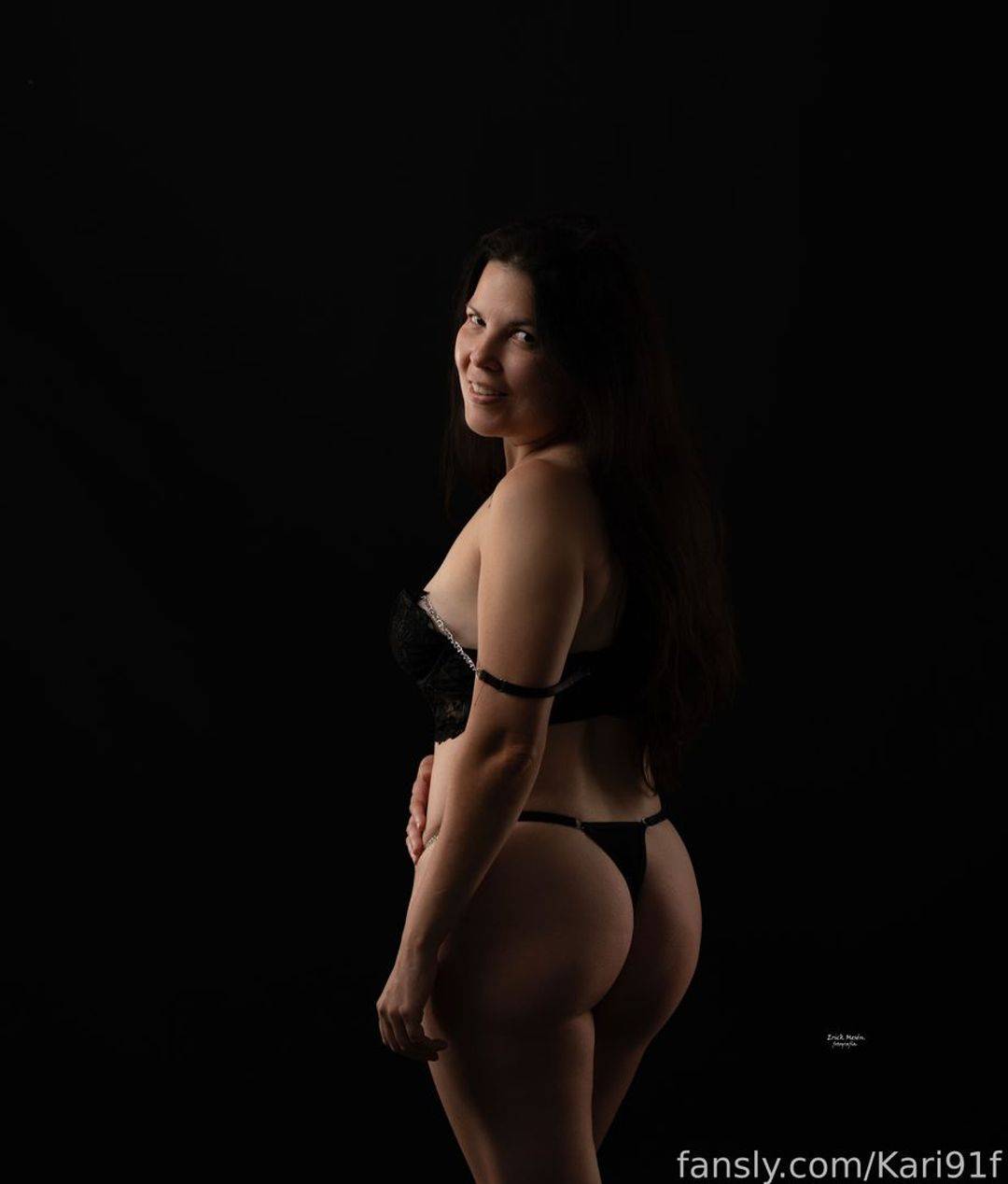 fansly Kari  profile photo. Kari  40