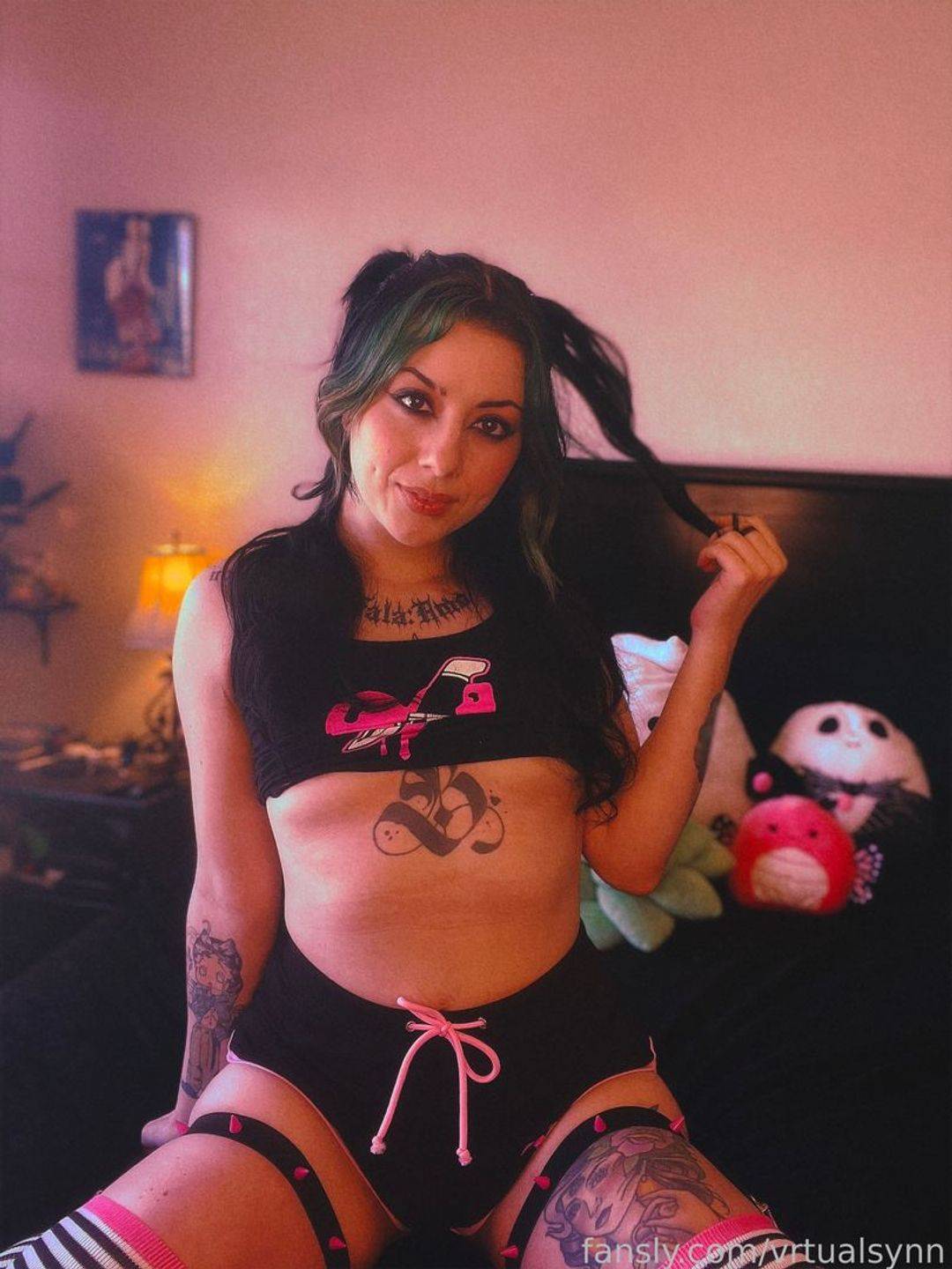fansly Lux Von Synn profile photo. Lux Von Synn 18