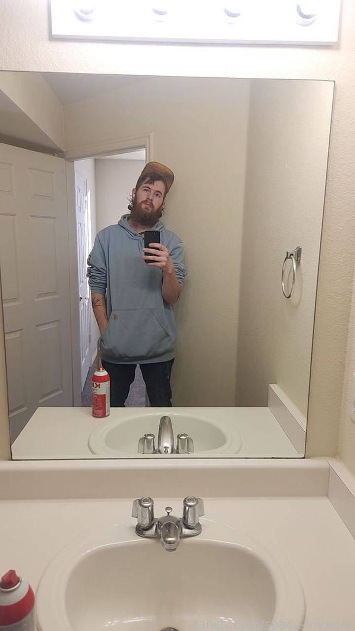 fansly space-invader profile photo. space-invader 32