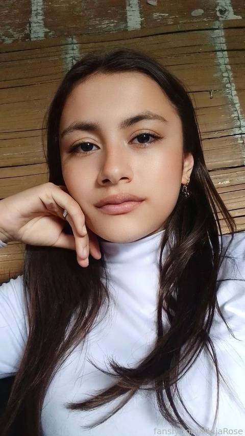fansly Alejandra Rosé 🌹 profile photo. Alejandra Rosé 🌹 21