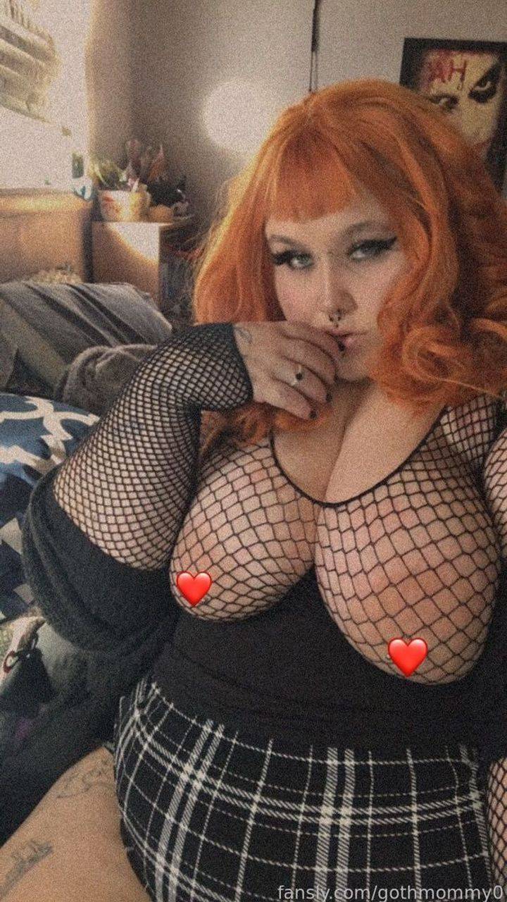 fansly gothmommy0 profile photo. gothmommy0 30