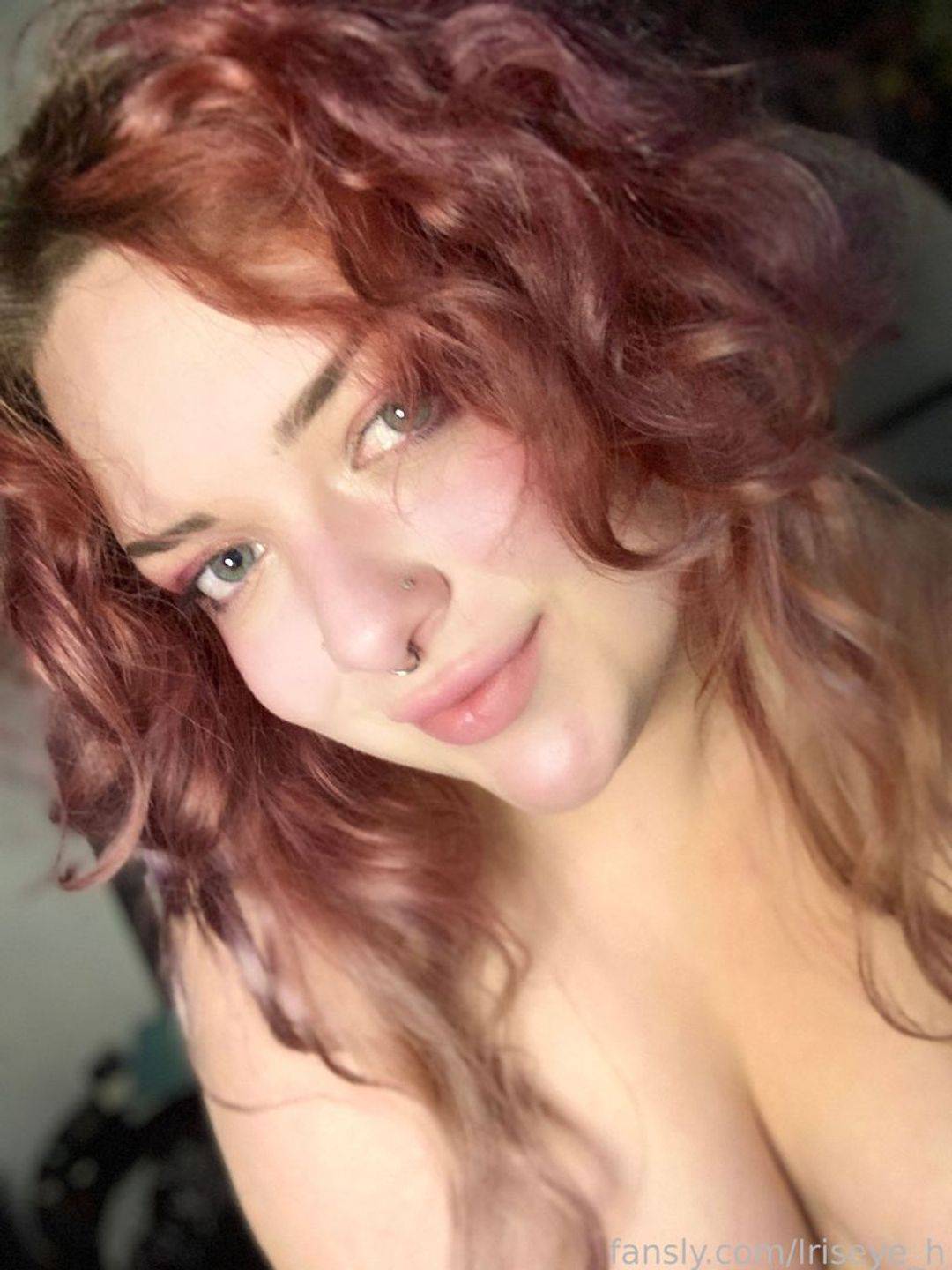 fansly Iris profile photo. Iris 19