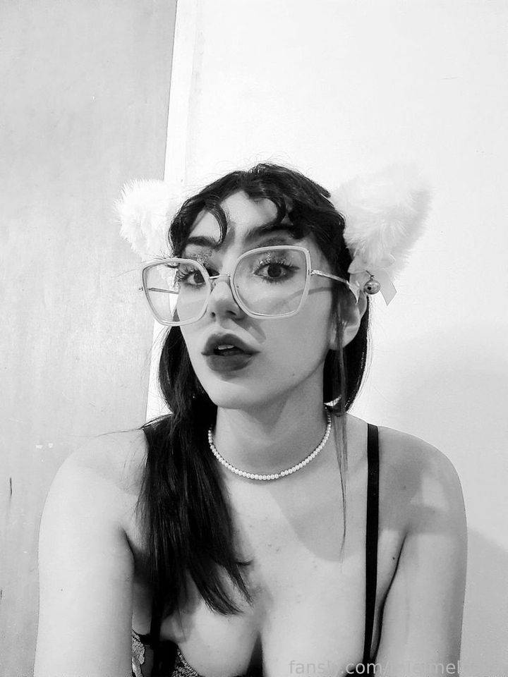 fansly 🍯miel🌻🐝 profile photo. 🍯miel🌻🐝 26