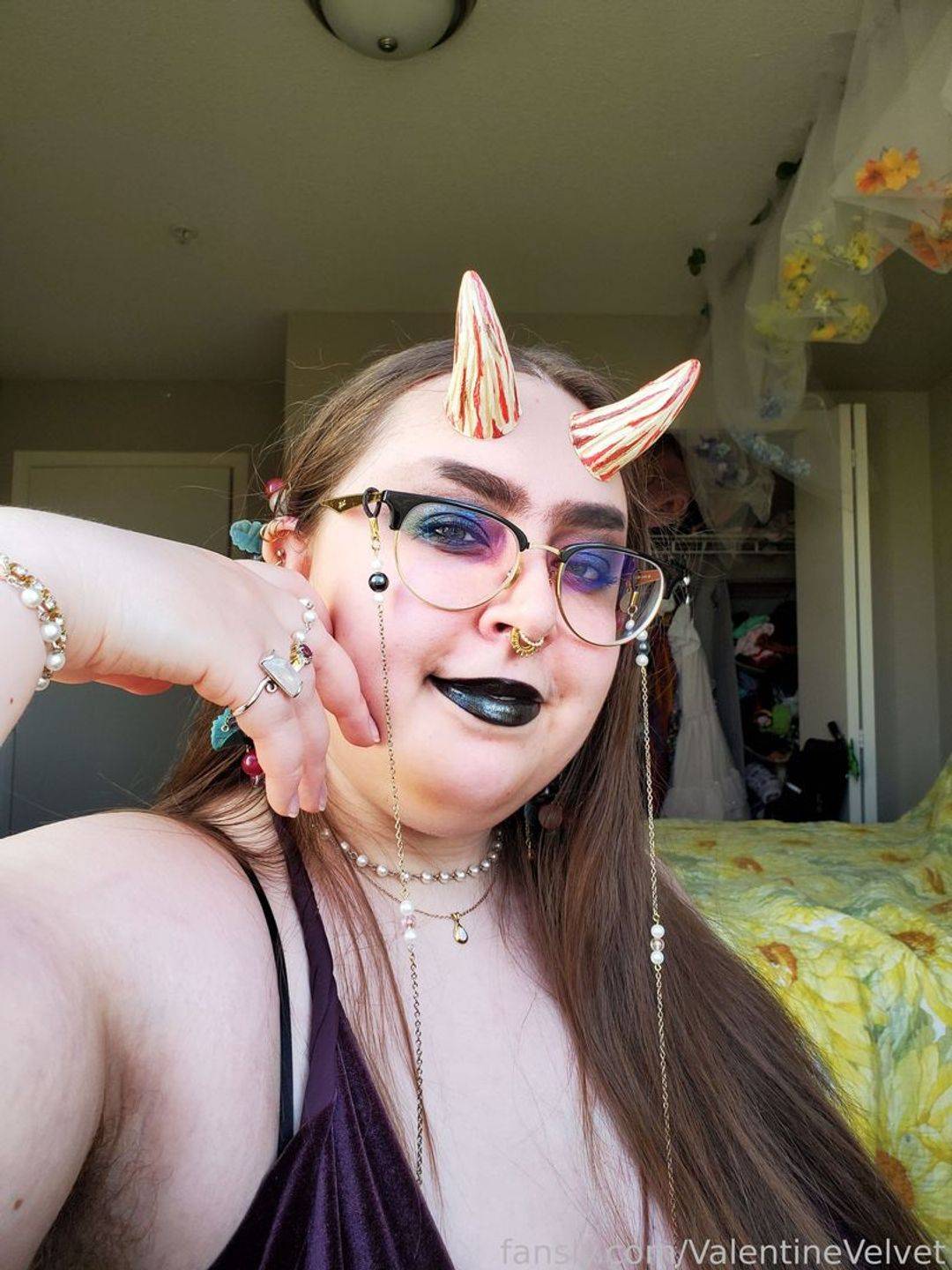 fansly ValentineVelvet profile photo. ValentineVelvet 21