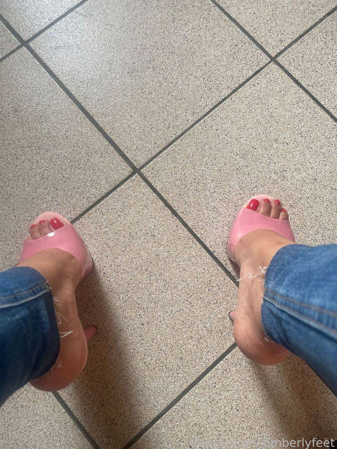 fansly kimberlyfeet profile photo. kimberlyfeet 32