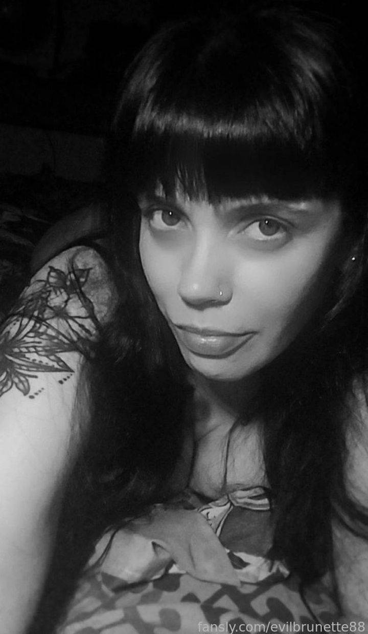 fansly Evil Brunette💋 profile photo. Evil Brunette💋 35