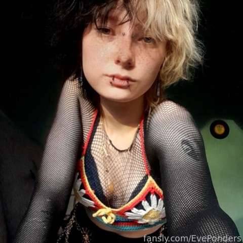 fansly Eve🌿🍄 profile photo. Eve🌿🍄 12