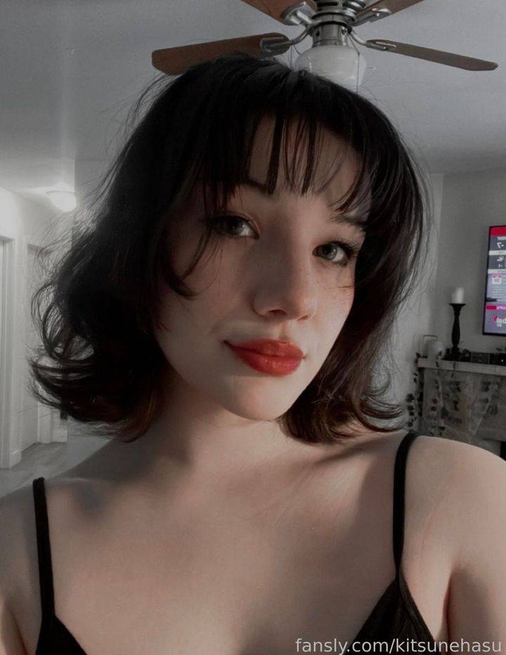 fansly Eva profile photo. Eva 33