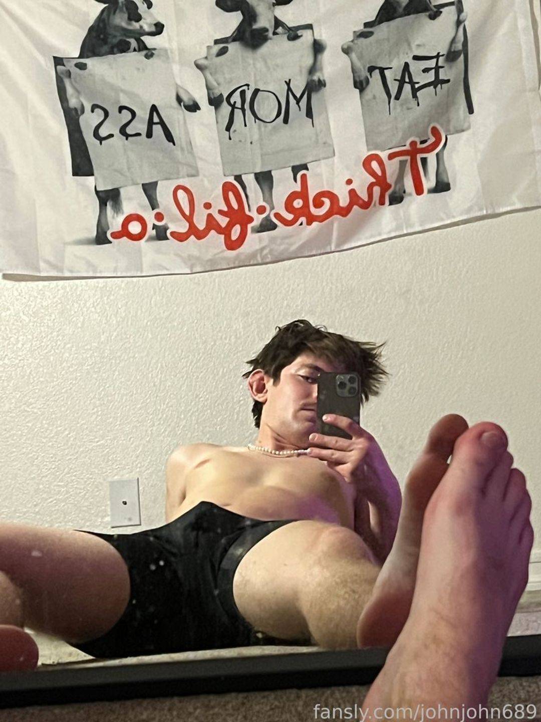 fansly johnjohn689 profile photo. johnjohn689 32