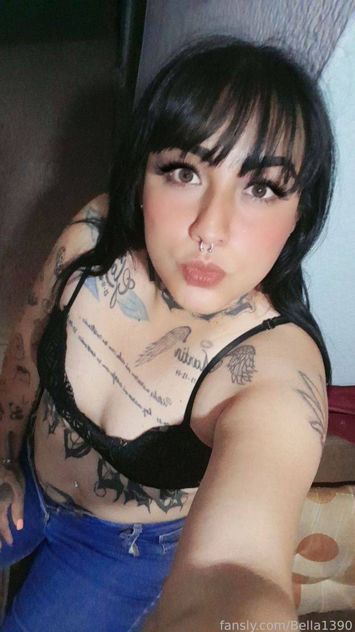 fansly Bella profile photo. Bella 25