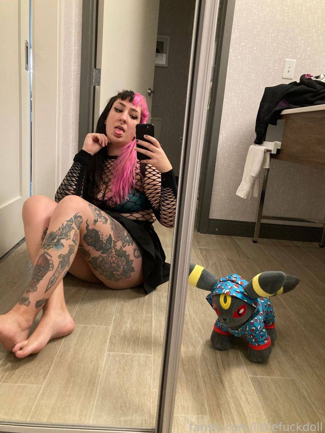 fansly littlefuckdoll profile photo. littlefuckdoll 28