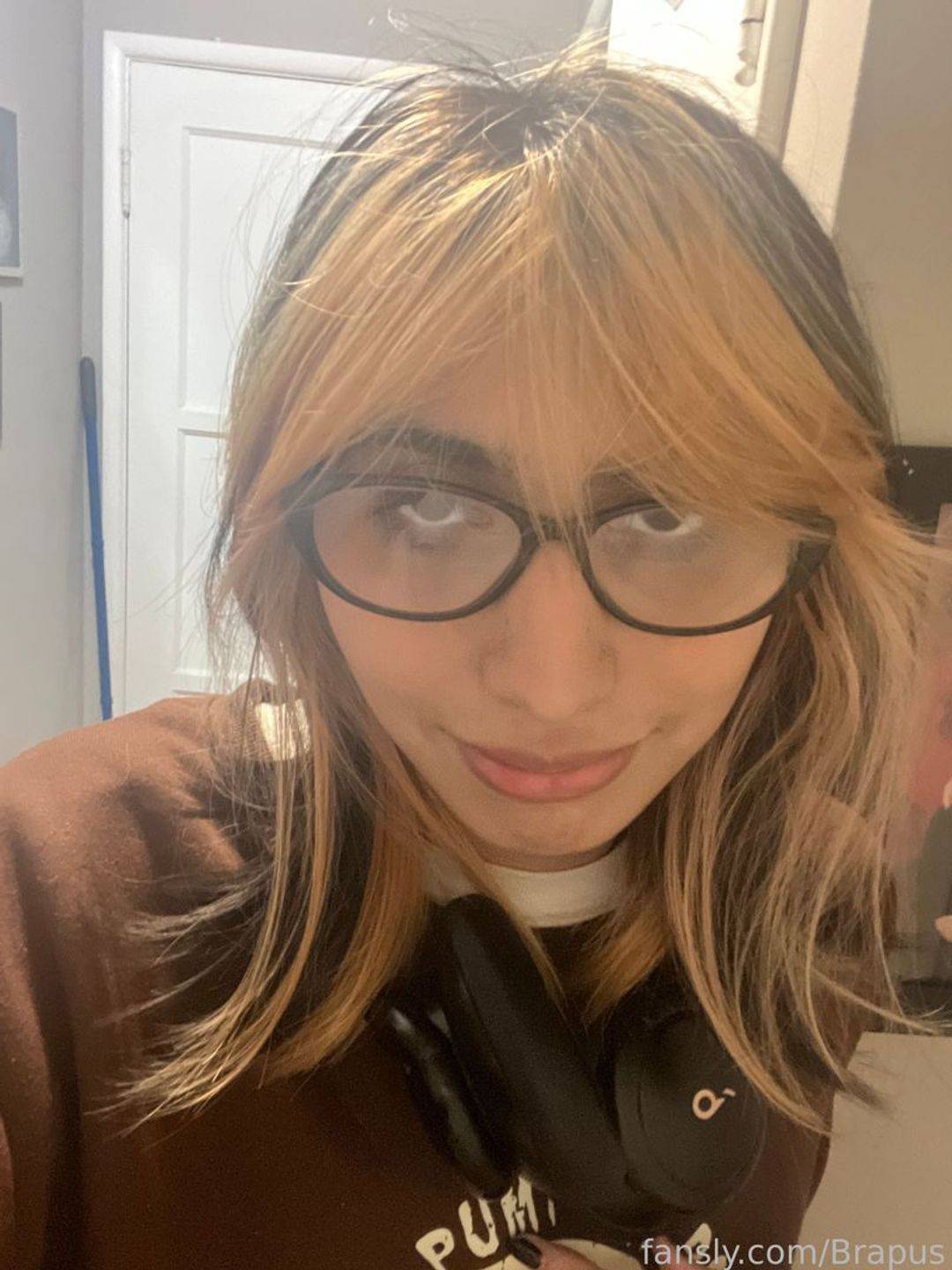 fansly Luna profile photo. Luna 35