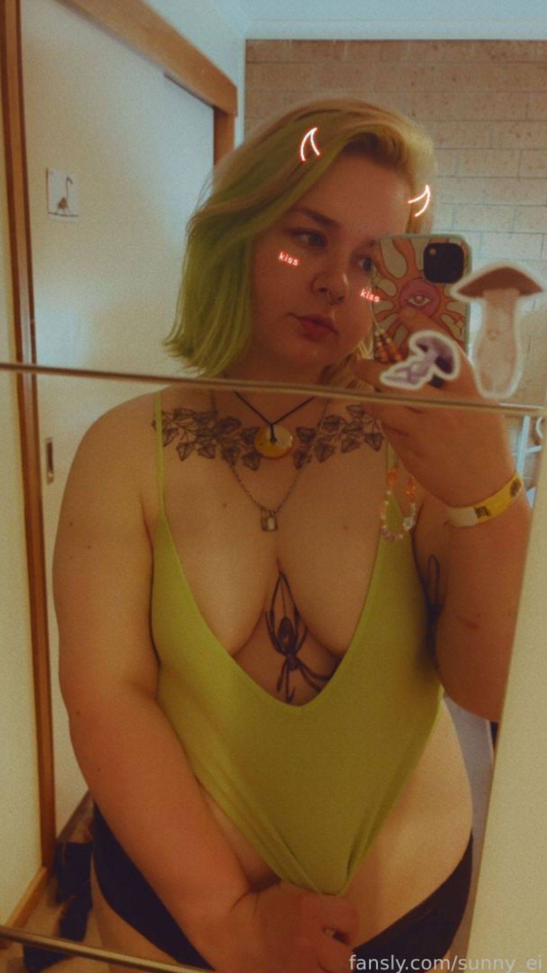 fansly Ei profile photo. Ei 29