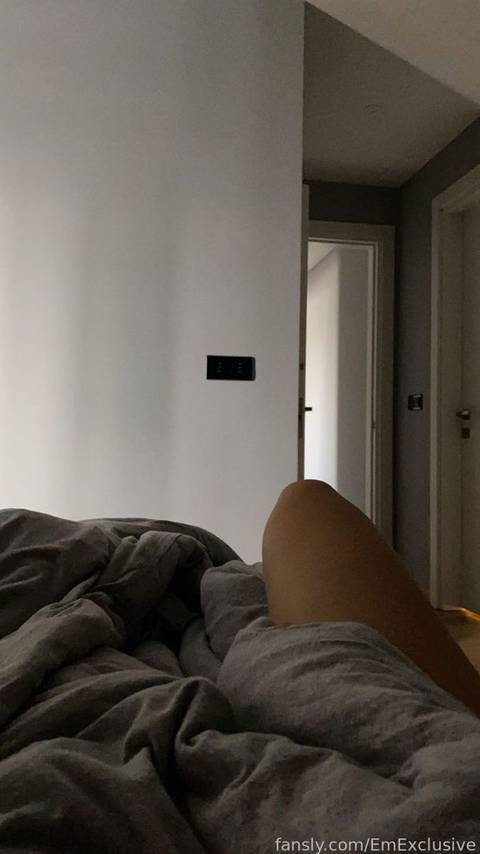 fansly EM profile photo. EM 19